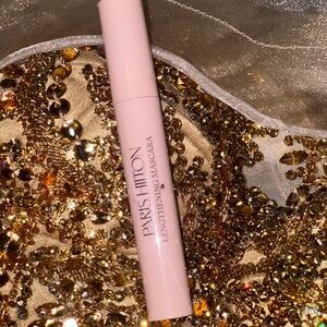 Paris Hilton Mascara in Soft Pink